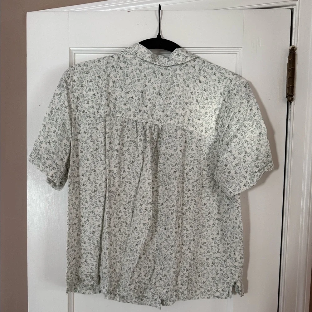 Melrose and Market button up blouse, great condition. - Picture 2 of 3
